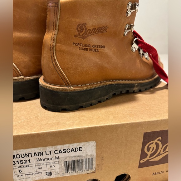 Danner Boots Mountain Light Cascade Clovis Women’s Size 8 Brown Leather in box. - Picture 3 of 4